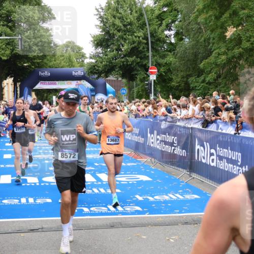 29.06.2025 - hella hamburg halbmarathon Zöllner http://msf.ph/oto/8214840 29.06.2025 10:51:04 Ziel 1630, 2207, 4077, 7369, 8117, 8261, 8572, 8704, 10215, 10508, 10603, 12778, 13008, 13687, 14125, 15362, 16285, 17221, 18066, 18350 meine-sportfotos.de