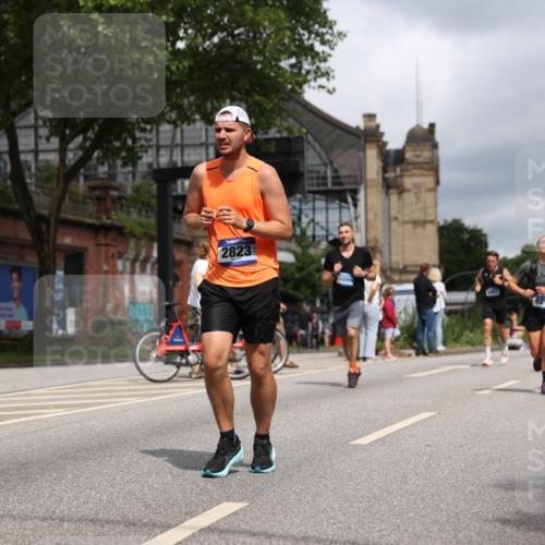 29.06.2025 - hella hamburg halbmarathon Yannick Fuchs http://msf.ph/oto/8214873 29.06.2025 10:45:33 20KM 1335, 2636, 2718, 2823, 2946, 4033, 4297, 4404, 4839, 4967, 5087, 5336, 5600, 5820, 6776, 7224, 7786, 7943, 8413, 8856, 8930, 8989, 9074, 9214, 9476, 9656, 9739, 9793, 9869, 9959, 10057, 10508, 10667, 10691, 10868, 11124, 11625, 12224, 12450, 13403, 13707, 13726, 13799, 14012, 14248, 14458, 14865, 14994, 15426, 15496, 15643, 15899, 16666, 16907, 17131, 17530, 17682, 17962, 17978, 18019, 18820, 19020, 19053 meine-sportfotos.de