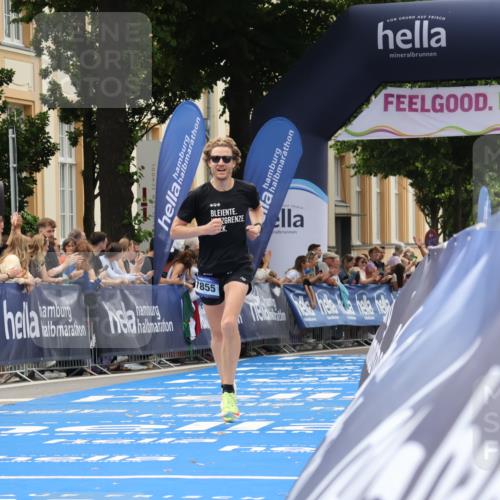 29.06.2025 - hella hamburg halbmarathon Strokosch-Dieckow http://msf.ph/oto/8214901 29.06.2025 10:24:30 Ziel 7855, 14506 meine-sportfotos.de