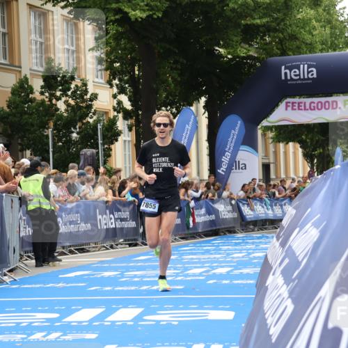 29.06.2025 - hella hamburg halbmarathon Strokosch-Dieckow http://msf.ph/oto/8214926 29.06.2025 10:24:31 Ziel 7855, 14506 meine-sportfotos.de