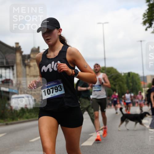 29.06.2025 - hella hamburg halbmarathon Yannick Fuchs http://msf.ph/oto/8214984 29.06.2025 10:32:41 20KM 1042, 1615, 1688, 3480, 3530, 7152, 7154, 7229, 7743, 8002, 8571, 9171, 9643, 10793, 11952, 13595, 13900, 14274, 14688, 14992, 15303, 15382, 15888, 16698, 17726, 18193, 18276, 18277, 18529, 18584, 18723 meine-sportfotos.de