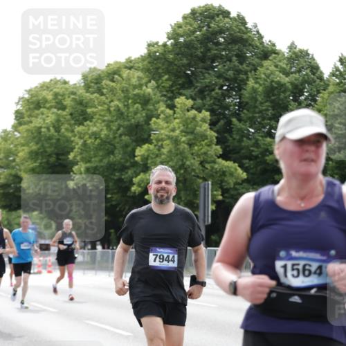 29.06.2025 - hella hamburg halbmarathon Jannik Wohlers http://msf.ph/oto/8215000 29.06.2025 10:26:55 Lombardsbrücke 1530, 2775, 5825, 6259, 7234, 7314, 7944, 8281, 9349, 10077, 11256, 11766, 12500, 14020, 14021, 15641, 18097, 18976 meine-sportfotos.de