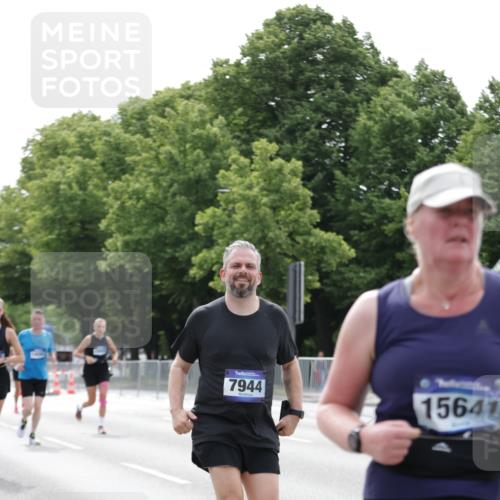 29.06.2025 - hella hamburg halbmarathon Jannik Wohlers http://msf.ph/oto/8215037 29.06.2025 10:26:55 Lombardsbrücke 1530, 2775, 5825, 6259, 7234, 7314, 7944, 8281, 9349, 10077, 11256, 11766, 12500, 14020, 14021, 15641, 18097, 18976 meine-sportfotos.de