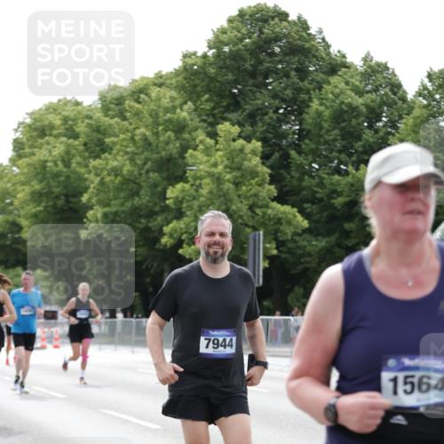 29.06.2025 - hella hamburg halbmarathon Jannik Wohlers http://msf.ph/oto/8215070 29.06.2025 10:26:55 Lombardsbrücke 1530, 2775, 5825, 6259, 7234, 7314, 7944, 8281, 9349, 10077, 11256, 11766, 12500, 14020, 14021, 15641, 18097, 18976 meine-sportfotos.de
