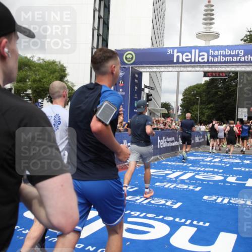 29.06.2025 - hella hamburg halbmarathon Michael Strokosch http://msf.ph/oto/8215075 29.06.2025 10:47:44 Ziel 1320, 2708, 6009, 7962, 10969, 10988, 11283, 13948, 14618, 14619, 15451, 15478, 16205, 17229, 18104, 18430, 18970, 19181 meine-sportfotos.de