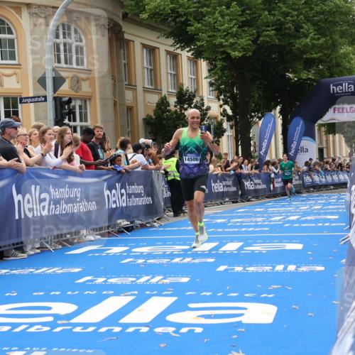 29.06.2025 - hella hamburg halbmarathon Strokosch-Dieckow http://msf.ph/oto/8215078 29.06.2025 10:24:37 Ziel 2892, 14506, 18740 meine-sportfotos.de