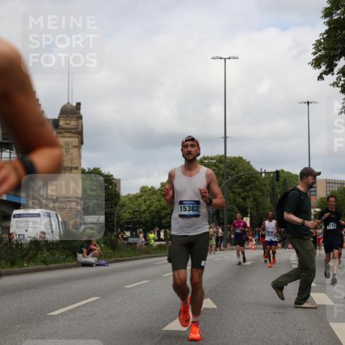 29.06.2025 - hella hamburg halbmarathon Yannick Fuchs http://msf.ph/oto/8215080 29.06.2025 10:32:41 20KM 1042, 1615, 1688, 3480, 3530, 7152, 7154, 7229, 7743, 8002, 8571, 9171, 9643, 10793, 11952, 13595, 13900, 14274, 14688, 14992, 15303, 15382, 15888, 16698, 17726, 18193, 18276, 18277, 18529, 18584, 18723 meine-sportfotos.de