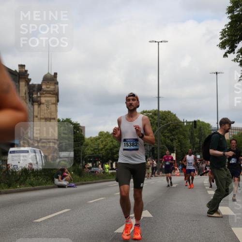 29.06.2025 - hella hamburg halbmarathon Yannick Fuchs http://msf.ph/oto/8215099 29.06.2025 10:32:42 20KM 1042, 1615, 1688, 3480, 3530, 7152, 7154, 7229, 7743, 8002, 8571, 9171, 9643, 10793, 11952, 13595, 13900, 14274, 14688, 14992, 15303, 15382, 15888, 16698, 17726, 18276, 18277, 18529, 18584, 18723 meine-sportfotos.de