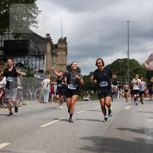 29.06.2025 - hella hamburg halbmarathon Yannick Fuchs http://msf.ph/oto/8215109 29.06.2025 10:45:34 20KM 1335, 2636, 2718, 2823, 2946, 4033, 4297, 4404, 4839, 4967, 5087, 5336, 5600, 5820, 6776, 7224, 7786, 7943, 8413, 8856, 8930, 8989, 9074, 9214, 9476, 9656, 9739, 9793, 9869, 9959, 10057, 10667, 10691, 10868, 11124, 11625, 12224, 12450, 13403, 13707, 13726, 13799, 14012, 14248, 14458, 14865, 14994, 15426, 15496, 15643, 15899, 16666, 17033, 17131, 17530, 17682, 17962, 17978, 18019, 18820, 19020, 19053 meine-sportfotos.de