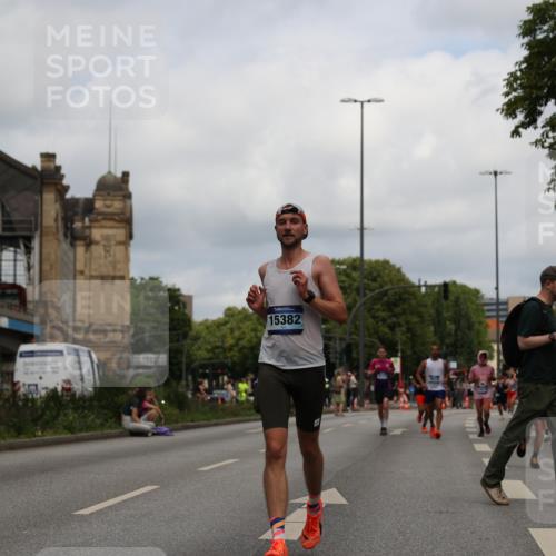 29.06.2025 - hella hamburg halbmarathon Yannick Fuchs http://msf.ph/oto/8215130 29.06.2025 10:32:42 20KM 1042, 1615, 1688, 3480, 3530, 7152, 7154, 7229, 7743, 8002, 8571, 9171, 9643, 10793, 11952, 13595, 13900, 14274, 14688, 14992, 15303, 15382, 15888, 16698, 17726, 18276, 18277, 18529, 18584, 18723 meine-sportfotos.de