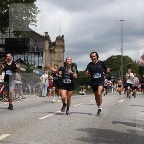 29.06.2025 - hella hamburg halbmarathon Yannick Fuchs http://msf.ph/oto/8215137 29.06.2025 10:45:34 20KM 1335, 2636, 2718, 2823, 2946, 4033, 4297, 4404, 4839, 4967, 5087, 5336, 5600, 5820, 6776, 7224, 7786, 7943, 8413, 8856, 8930, 8989, 9074, 9214, 9476, 9656, 9739, 9793, 9869, 9959, 10057, 10667, 10691, 10868, 11124, 11625, 12224, 12450, 13403, 13707, 13726, 13799, 14012, 14248, 14458, 14865, 14994, 15426, 15496, 15643, 15899, 16666, 17033, 17131, 17530, 17682, 17962, 17978, 18019, 18820, 19020, 19053 meine-sportfotos.de