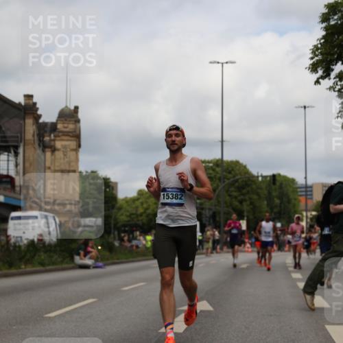 29.06.2025 - hella hamburg halbmarathon Yannick Fuchs http://msf.ph/oto/8215138 29.06.2025 10:32:42 20KM 1042, 1615, 1688, 3480, 3530, 7152, 7154, 7229, 7743, 8002, 8571, 9171, 9643, 10793, 11952, 13595, 13900, 14274, 14688, 14992, 15303, 15382, 15888, 16698, 17726, 18276, 18277, 18529, 18584, 18723 meine-sportfotos.de