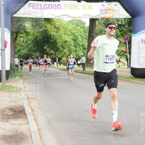 29.06.2025 - hella hamburg halbmarathon MichiJ http://msf.ph/oto/8215180 29.06.2025 10:23:35 Zwischen KM18-KM19 3005, 4477, 5152, 11661, 14069, 17489 meine-sportfotos.de