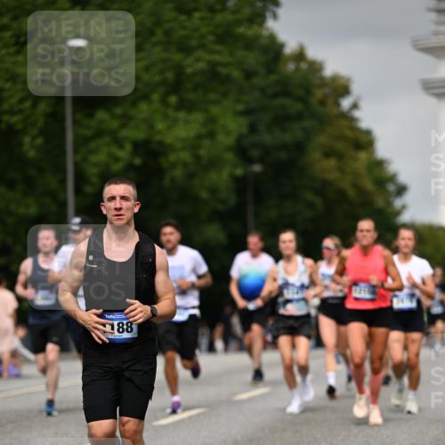 29.06.2025 - hella hamburg halbmarathon Dr. Thomas Lammeyer http://msf.ph/oto/8215222 29.06.2025 10:12:47 Kennedybrücke 1147, 1188, 2427, 2978, 4859, 5100, 5885, 6590, 6674, 6918, 7198, 7348, 7453, 9457, 9616, 9718, 9823, 9951, 9958, 9966, 10092, 10609, 10857 meine-sportfotos.de