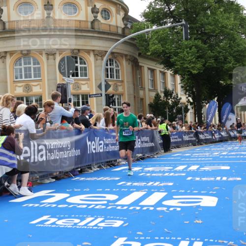 29.06.2025 - hella hamburg halbmarathon Strokosch-Dieckow http://msf.ph/oto/8215234 29.06.2025 10:24:42 Ziel 1241, 1271, 2892, 7142, 11678, 13872, 14506, 18740 meine-sportfotos.de