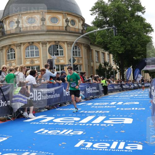 29.06.2025 - hella hamburg halbmarathon Strokosch-Dieckow http://msf.ph/oto/8215256 29.06.2025 10:24:42 Ziel 1241, 1271, 2892, 7142, 11678, 13872, 14506, 18740 meine-sportfotos.de