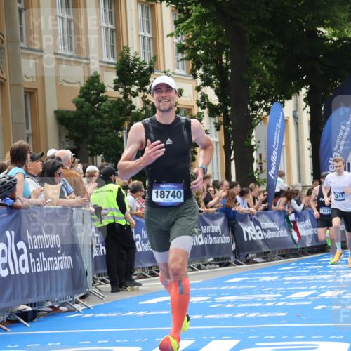 29.06.2025 - hella hamburg halbmarathon Strokosch-Dieckow http://msf.ph/oto/8215286 29.06.2025 10:24:47 Ziel 1241, 1271, 7142, 11678, 13872, 14836, 16361, 17752, 18740 meine-sportfotos.de