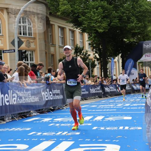 29.06.2025 - hella hamburg halbmarathon Strokosch-Dieckow http://msf.ph/oto/8215306 29.06.2025 10:24:47 Ziel 1241, 1271, 7142, 11678, 13872, 14836, 16361, 17752, 18740 meine-sportfotos.de