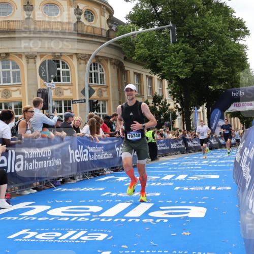 29.06.2025 - hella hamburg halbmarathon Strokosch-Dieckow http://msf.ph/oto/8215326 29.06.2025 10:24:48 Ziel 1241, 1271, 7142, 11678, 13872, 14836, 16361, 17752, 18740 meine-sportfotos.de