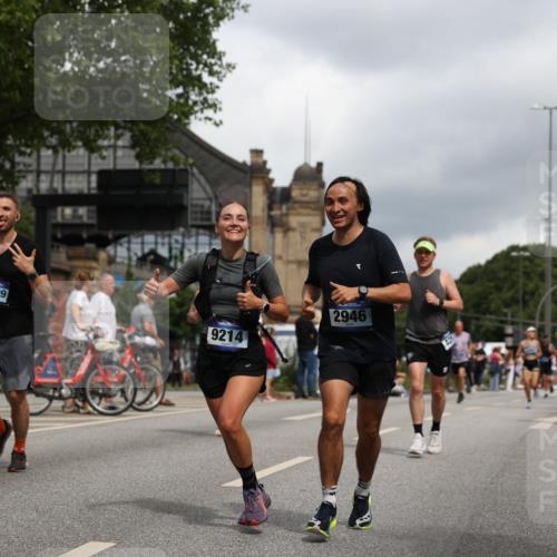 29.06.2025 - hella hamburg halbmarathon Yannick Fuchs http://msf.ph/oto/8215377 29.06.2025 10:45:35 20KM 1335, 2364, 2636, 2670, 2718, 2823, 2946, 4033, 4297, 4404, 4839, 4967, 5087, 5600, 5820, 6776, 7224, 7786, 7943, 8413, 8856, 8930, 8989, 9074, 9214, 9476, 9656, 9739, 9793, 9869, 9959, 10057, 10667, 10691, 10868, 11124, 11625, 12224, 12450, 13403, 13707, 13726, 13799, 14012, 14248, 14458, 14865, 14994, 15426, 15496, 15643, 15899, 16666, 17033, 17131, 17530, 17682, 17815, 17962, 17978, 18019, 18820, 19020, 19053 meine-sportfotos.de