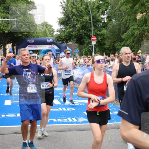 29.06.2025 - hella hamburg halbmarathon Zöllner http://msf.ph/oto/8215442 29.06.2025 10:51:10 Ziel 1366, 1630, 4077, 4816, 4967, 6027, 8117, 8261, 8508, 8704, 10508, 10603, 11733, 13008, 13073, 17384, 17823, 18066 meine-sportfotos.de
