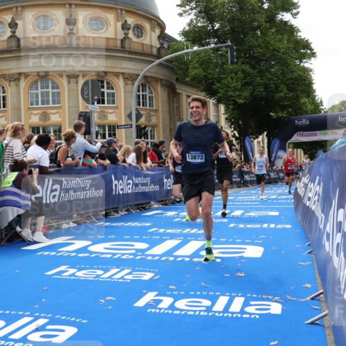 29.06.2025 - hella hamburg halbmarathon Strokosch-Dieckow http://msf.ph/oto/8215481 29.06.2025 10:24:52 Ziel 1241, 1271, 7142, 10867, 11678, 13872, 14836, 16361, 17752 meine-sportfotos.de