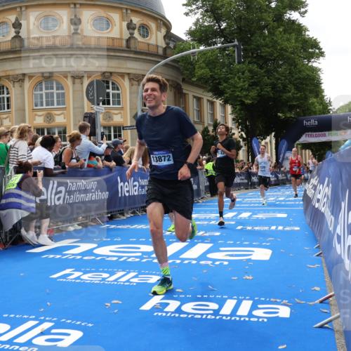 29.06.2025 - hella hamburg halbmarathon Strokosch-Dieckow http://msf.ph/oto/8215512 29.06.2025 10:24:52 Ziel 1241, 1271, 7142, 10867, 11678, 13872, 14836, 16361, 17752 meine-sportfotos.de