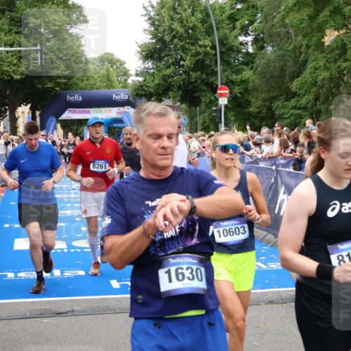 29.06.2025 - hella hamburg halbmarathon Zöllner http://msf.ph/oto/8215526 29.06.2025 10:51:12 Ziel 1366, 4077, 4404, 4816, 4967, 5600, 6027, 8261, 8508, 8704, 10508, 10603, 10868, 11733, 13073, 15480, 17384, 17530, 17823 meine-sportfotos.de