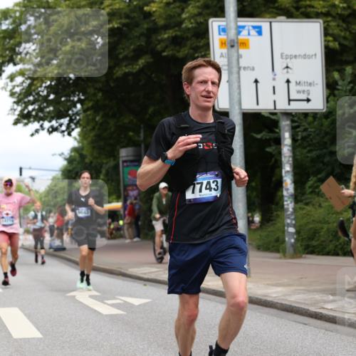 29.06.2025 - hella hamburg halbmarathon Yannick Fuchs http://msf.ph/oto/8215548 29.06.2025 10:32:46 20KM 1042, 1615, 1688, 1710, 2745, 3530, 7152, 7154, 7229, 7743, 8002, 8571, 9171, 9643, 10793, 11952, 13900, 14274, 14688, 14992, 15303, 15382, 16698, 18276, 18277, 18529, 18584, 18723 meine-sportfotos.de