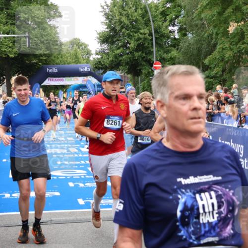 29.06.2025 - hella hamburg halbmarathon Zöllner http://msf.ph/oto/8215549 29.06.2025 10:51:13 Ziel 1366, 4077, 4404, 4816, 4967, 5600, 6027, 8261, 8508, 10508, 10868, 11625, 11733, 13073, 15480, 17384, 17530, 17823 meine-sportfotos.de