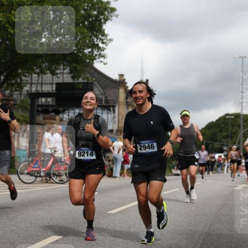 29.06.2025 - hella hamburg halbmarathon Yannick Fuchs http://msf.ph/oto/8215555 29.06.2025 10:45:35 20KM 1335, 2364, 2636, 2670, 2718, 2823, 2946, 4033, 4297, 4404, 4839, 4967, 5087, 5600, 5820, 6776, 7224, 7786, 7943, 8413, 8856, 8930, 8989, 9074, 9214, 9476, 9656, 9739, 9793, 9869, 9959, 10057, 10667, 10691, 10868, 11124, 11625, 12224, 12450, 13403, 13707, 13726, 13799, 14012, 14248, 14458, 14865, 14994, 15426, 15496, 15643, 15899, 16666, 17033, 17131, 17530, 17682, 17815, 17962, 17978, 18019, 18820, 19020, 19053 meine-sportfotos.de