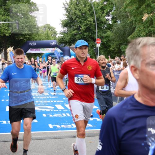 29.06.2025 - hella hamburg halbmarathon Zöllner http://msf.ph/oto/8215556 29.06.2025 10:51:14 Ziel 1366, 4404, 4816, 4967, 5600, 6027, 8508, 10868, 11512, 11625, 11733, 13073, 15480, 17384, 17530, 17823 meine-sportfotos.de