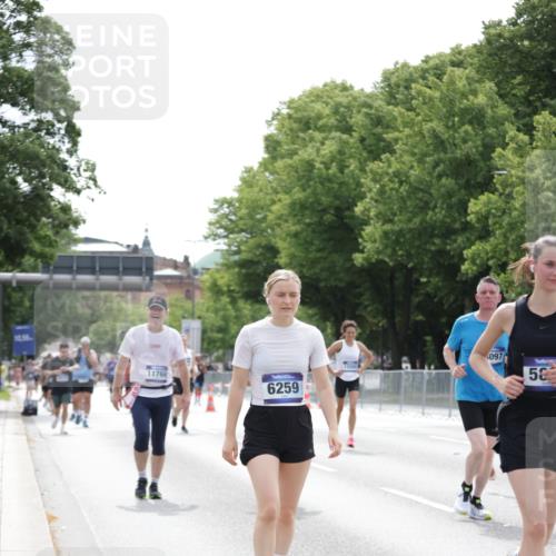 29.06.2025 - hella hamburg halbmarathon Jannik Wohlers http://msf.ph/oto/8215589 29.06.2025 10:26:58 Lombardsbrücke 2775, 4372, 5285, 5825, 6259, 7944, 10077, 11256, 11766, 12500, 15641, 18097, 18766 meine-sportfotos.de
