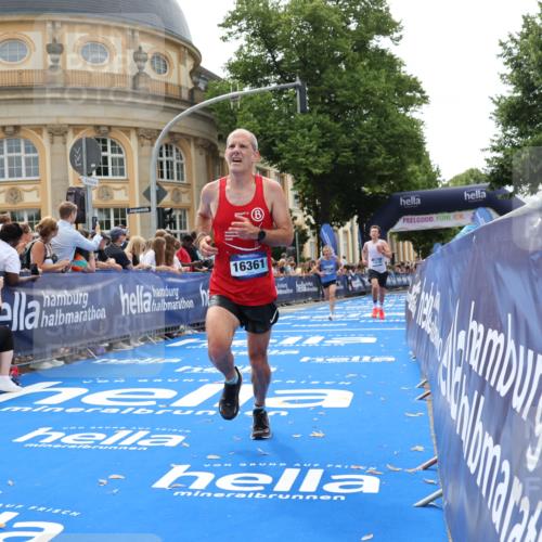 29.06.2025 - hella hamburg halbmarathon Strokosch-Dieckow http://msf.ph/oto/8215625 29.06.2025 10:24:55 Ziel 1271, 2483, 7142, 10867, 11678, 13872, 14836, 16361, 17752 meine-sportfotos.de