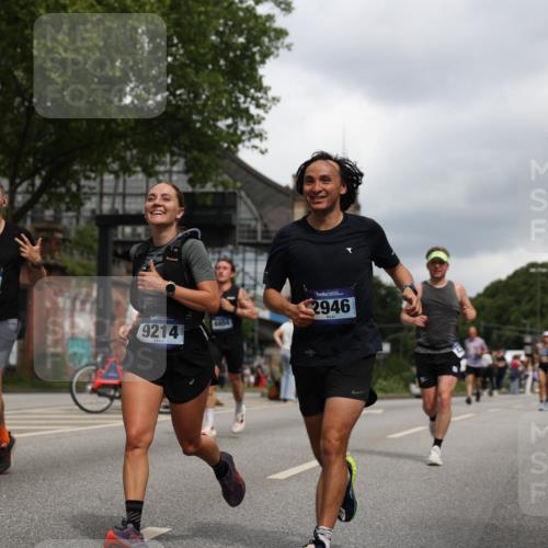 29.06.2025 - hella hamburg halbmarathon Yannick Fuchs http://msf.ph/oto/8215626 29.06.2025 10:45:35 20KM 1335, 2364, 2636, 2670, 2718, 2823, 2946, 4033, 4297, 4404, 4839, 4967, 5087, 5600, 5820, 6776, 7224, 7786, 7943, 8413, 8856, 8930, 8989, 9074, 9214, 9476, 9656, 9739, 9793, 9869, 9959, 10057, 10667, 10691, 10868, 11124, 11625, 12224, 12450, 13403, 13707, 13726, 13799, 14012, 14248, 14458, 14865, 14994, 15426, 15496, 15643, 15899, 16666, 17033, 17131, 17530, 17682, 17815, 17962, 17978, 18019, 18820, 19020, 19053 meine-sportfotos.de