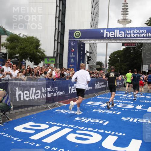 29.06.2025 - hella hamburg halbmarathon Michael Strokosch http://msf.ph/oto/8215639 29.06.2025 10:47:53 Ziel 2340, 5915, 6836, 8564, 11961, 12679, 14383, 17229, 18356, 18430, 18836 meine-sportfotos.de