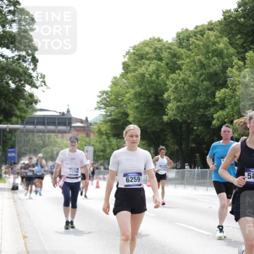 29.06.2025 - hella hamburg halbmarathon Jannik Wohlers http://msf.ph/oto/8215644 29.06.2025 10:26:58 Lombardsbrücke 2775, 4372, 5285, 5825, 6259, 7944, 10077, 11256, 11766, 12500, 15641, 18097, 18766 meine-sportfotos.de