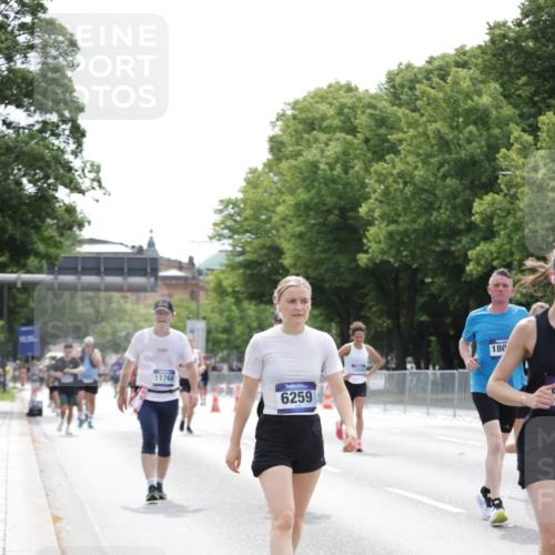 29.06.2025 - hella hamburg halbmarathon Jannik Wohlers http://msf.ph/oto/8215692 29.06.2025 10:26:58 Lombardsbrücke 2775, 4372, 5285, 5825, 6259, 7944, 10077, 11256, 11766, 12500, 15641, 18097, 18766 meine-sportfotos.de