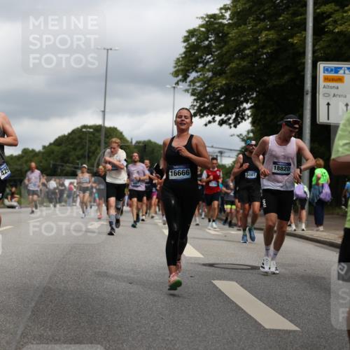 29.06.2025 - hella hamburg halbmarathon Yannick Fuchs http://msf.ph/oto/8215708 29.06.2025 10:45:36 20KM 1335, 2364, 2636, 2670, 2718, 2818, 2823, 2946, 4033, 4297, 4404, 4839, 4967, 5087, 5820, 6776, 7224, 7786, 7943, 8413, 8856, 8930, 8989, 9074, 9214, 9476, 9656, 9739, 9793, 9869, 9959, 10667, 10691, 10868, 11124, 11625, 11791, 12224, 12450, 13403, 13707, 13726, 13799, 14012, 14248, 14458, 14865, 14994, 15426, 15496, 15643, 15899, 16666, 17033, 17131, 17530, 17682, 17815, 17962, 17978, 18019, 18820, 19020, 19053 meine-sportfotos.de