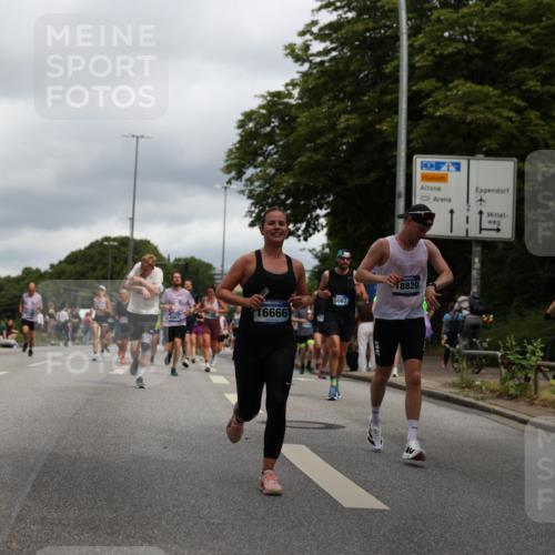 29.06.2025 - hella hamburg halbmarathon Yannick Fuchs http://msf.ph/oto/8215736 29.06.2025 10:45:37 20KM 1335, 2364, 2396, 2636, 2670, 2718, 2818, 2823, 2946, 4033, 4297, 4404, 4839, 4967, 5087, 5102, 5820, 6776, 7224, 7786, 7943, 8413, 8856, 8930, 9074, 9214, 9476, 9656, 9739, 9793, 9869, 9959, 10667, 10691, 10868, 11124, 11625, 11791, 12224, 12450, 13403, 13707, 13726, 13799, 14012, 14248, 14458, 14865, 14994, 15426, 15496, 15643, 15899, 16666, 17033, 17131, 17530, 17682, 17815, 17962, 17978, 18019, 18820, 18869, 19020, 19053 meine-sportfotos.de