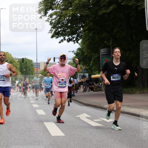 29.06.2025 - hella hamburg halbmarathon Yannick Fuchs http://msf.ph/oto/8215741 29.06.2025 10:32:47 20KM 1042, 1615, 1688, 1710, 2745, 3530, 7152, 7154, 7229, 7743, 8002, 8571, 9171, 9643, 10793, 11952, 13900, 14274, 14688, 14992, 15303, 15382, 16075, 16698, 17623, 18276, 18277, 18529, 18584, 18723 meine-sportfotos.de