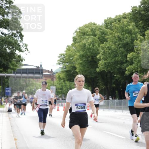 29.06.2025 - hella hamburg halbmarathon Jannik Wohlers http://msf.ph/oto/8215743 29.06.2025 10:26:58 Lombardsbrücke 2775, 4372, 5285, 5825, 6259, 7944, 10077, 11256, 11766, 12500, 15641, 18097, 18766 meine-sportfotos.de