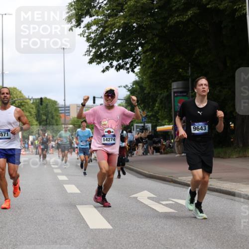 29.06.2025 - hella hamburg halbmarathon Yannick Fuchs http://msf.ph/oto/8215761 29.06.2025 10:32:47 20KM 1042, 1615, 1688, 1710, 2745, 3530, 7152, 7154, 7229, 7743, 8002, 8571, 9171, 9643, 10793, 11952, 13900, 14274, 14688, 14992, 15303, 15382, 16075, 16698, 17623, 18276, 18277, 18529, 18584, 18723 meine-sportfotos.de
