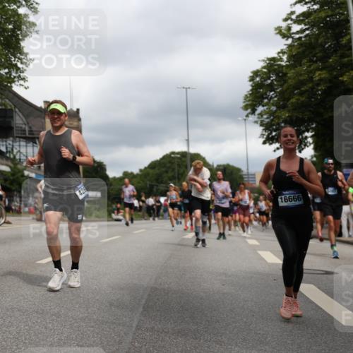 29.06.2025 - hella hamburg halbmarathon Yannick Fuchs http://msf.ph/oto/8215764 29.06.2025 10:45:37 20KM 1335, 2364, 2396, 2636, 2670, 2718, 2818, 2823, 2946, 4033, 4297, 4404, 4839, 4967, 5087, 5102, 5820, 6776, 7224, 7786, 7943, 8413, 8856, 8930, 9074, 9214, 9476, 9656, 9739, 9793, 9869, 9959, 10667, 10691, 10868, 11124, 11625, 11791, 12224, 12450, 13403, 13707, 13726, 13799, 14012, 14248, 14458, 14865, 14994, 15426, 15496, 15643, 15899, 16666, 17033, 17131, 17530, 17682, 17815, 17962, 17978, 18019, 18820, 18869, 19020, 19053 meine-sportfotos.de