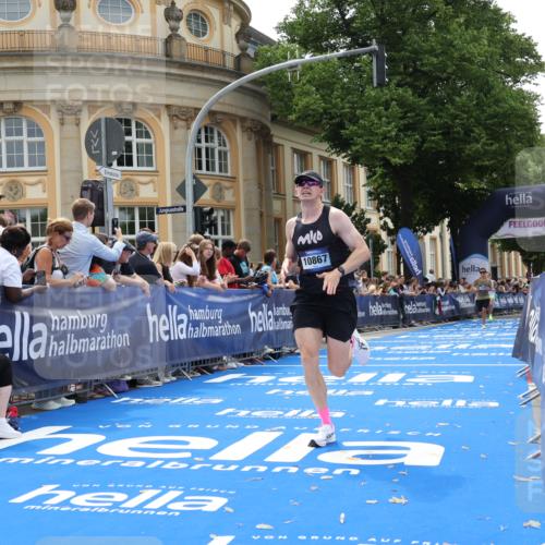 29.06.2025 - hella hamburg halbmarathon Strokosch-Dieckow http://msf.ph/oto/8215769 29.06.2025 10:25:01 Ziel 2483, 10867, 11078, 15483 meine-sportfotos.de