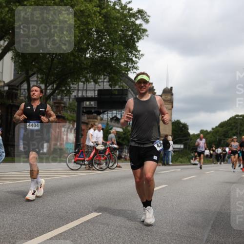 29.06.2025 - hella hamburg halbmarathon Yannick Fuchs http://msf.ph/oto/8215772 29.06.2025 10:45:37 20KM 1335, 2364, 2396, 2636, 2670, 2718, 2818, 2823, 2946, 4033, 4297, 4404, 4839, 4967, 5087, 5102, 5820, 6776, 7224, 7786, 7943, 8413, 8856, 8930, 9074, 9214, 9476, 9656, 9739, 9793, 9869, 9959, 10667, 10691, 10868, 11124, 11625, 11791, 12224, 12450, 13403, 13707, 13726, 13799, 14012, 14248, 14458, 14865, 14994, 15426, 15496, 15643, 15899, 16666, 17033, 17131, 17530, 17682, 17815, 17962, 17978, 18019, 18820, 18869, 19020, 19053 meine-sportfotos.de