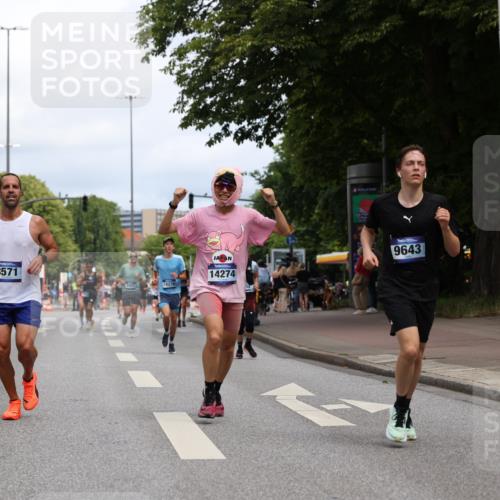 29.06.2025 - hella hamburg halbmarathon Yannick Fuchs http://msf.ph/oto/8215779 29.06.2025 10:32:47 20KM 1042, 1615, 1688, 1710, 2745, 3530, 7152, 7154, 7229, 7743, 8002, 8571, 9171, 9643, 10793, 11952, 13900, 14274, 14688, 14992, 15303, 15382, 16075, 16698, 17623, 18276, 18277, 18529, 18584, 18723 meine-sportfotos.de