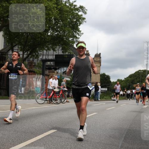 29.06.2025 - hella hamburg halbmarathon Yannick Fuchs http://msf.ph/oto/8215786 29.06.2025 10:45:37 20KM 1335, 2364, 2396, 2636, 2670, 2718, 2818, 2823, 2946, 4033, 4297, 4404, 4839, 4967, 5087, 5102, 5820, 6776, 7224, 7786, 7943, 8413, 8856, 8930, 9074, 9214, 9476, 9656, 9739, 9793, 9869, 9959, 10667, 10691, 10868, 11124, 11625, 11791, 12224, 12450, 13403, 13707, 13726, 13799, 14012, 14248, 14458, 14865, 14994, 15426, 15496, 15643, 15899, 16666, 17033, 17131, 17530, 17682, 17815, 17962, 17978, 18019, 18820, 18869, 19020, 19053 meine-sportfotos.de