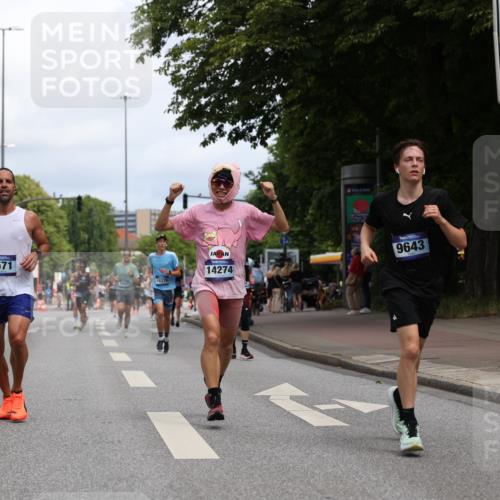 29.06.2025 - hella hamburg halbmarathon Yannick Fuchs http://msf.ph/oto/8215797 29.06.2025 10:32:47 20KM 1042, 1615, 1688, 1710, 2745, 3530, 7152, 7154, 7229, 7743, 8002, 8571, 9171, 9643, 10793, 11952, 13900, 14274, 14688, 14992, 15303, 15382, 16075, 16698, 17623, 18276, 18277, 18529, 18584, 18723 meine-sportfotos.de