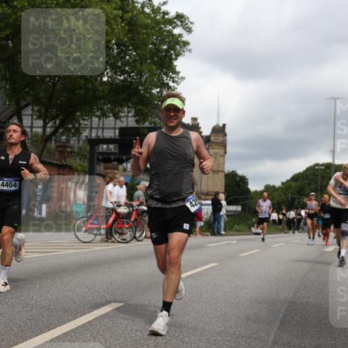 29.06.2025 - hella hamburg halbmarathon Yannick Fuchs http://msf.ph/oto/8215803 29.06.2025 10:45:37 20KM 1335, 2364, 2396, 2636, 2670, 2718, 2818, 2823, 2946, 4033, 4297, 4404, 4839, 4967, 5087, 5102, 5820, 6776, 7224, 7786, 7943, 8413, 8856, 8930, 9074, 9214, 9476, 9656, 9739, 9793, 9869, 9959, 10667, 10691, 10868, 11124, 11625, 11791, 12224, 12450, 13403, 13707, 13726, 13799, 14012, 14248, 14458, 14865, 14994, 15426, 15496, 15643, 15899, 16666, 17033, 17131, 17530, 17682, 17815, 17962, 17978, 18019, 18820, 18869, 19020, 19053 meine-sportfotos.de